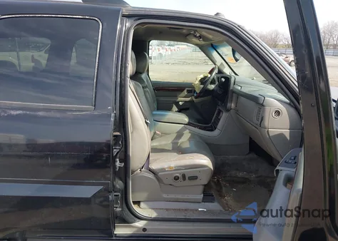 2004 Cadillac Escalade Standard z USA, uszkodzony, nr VIN 1GYEC63TX4R249133